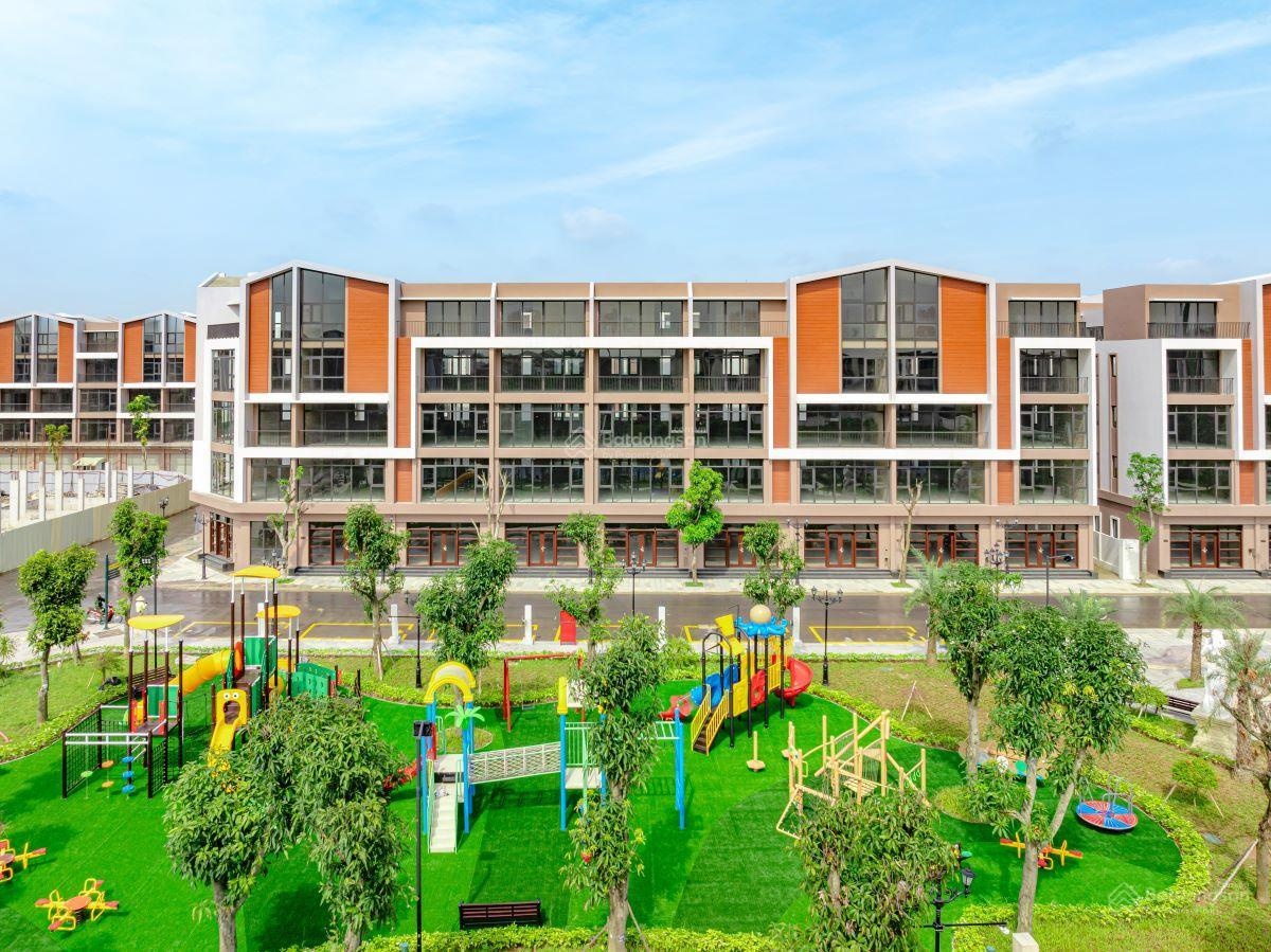 Cắt lỗ shophouse xẻ khe Ánh Dương AD2-43, DT 140m² giá 15.773 tỷ căn thô, ngay sát công viên