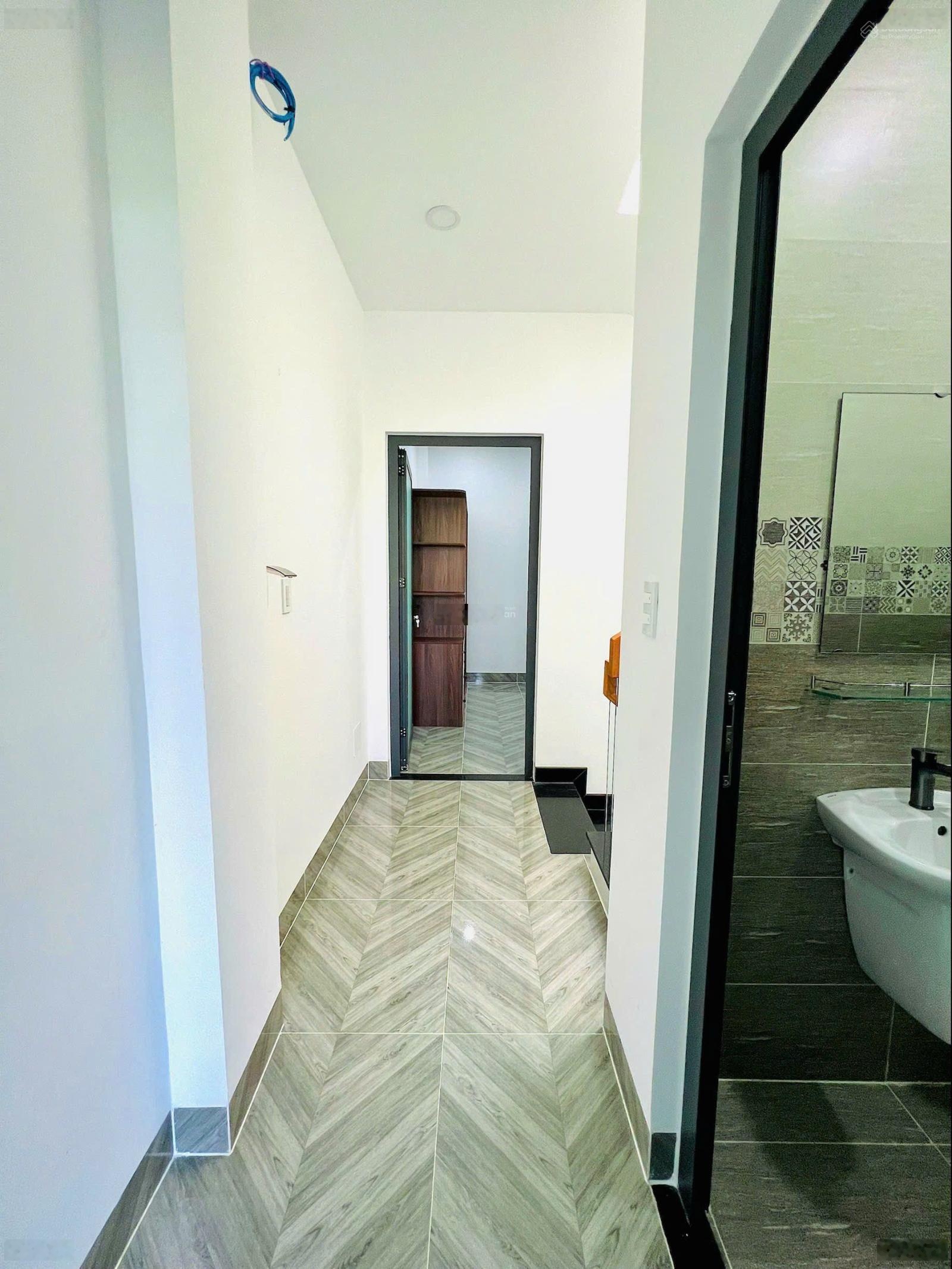 Bán nhà mới 100%, KDC Đ. Trường Lưu, gần chợ Long Trường, Quận 9