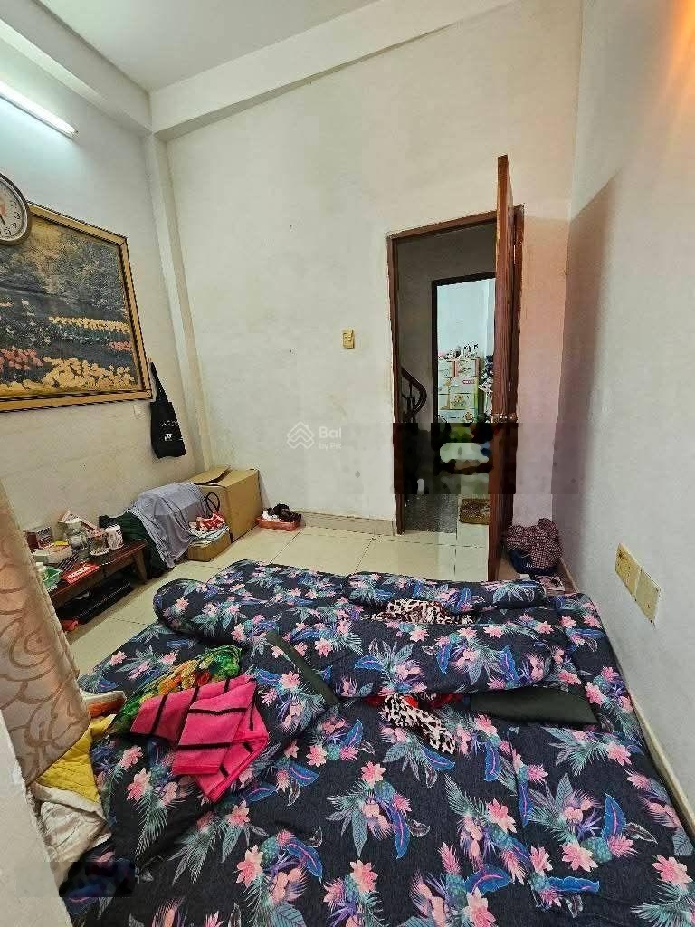 3 tỷ 800 thương lượng, nhà 3 tầng, đường 5 mét thông, diện tích : 3,1 x 10