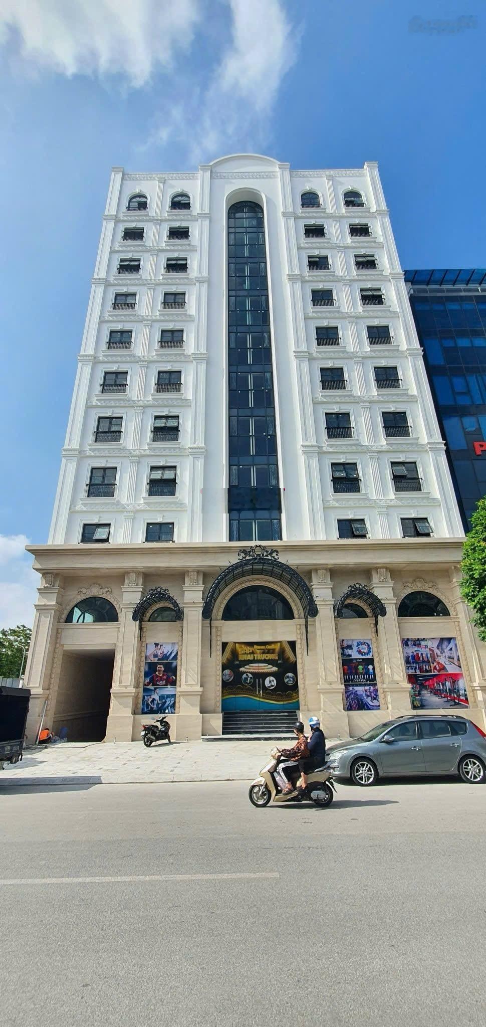 Bán Toà Văn Phòng Hạng A Cao Cấp 2000m2 x 32 Tầng , có 4 hầm , MT 50m , 4 mặt thoáng