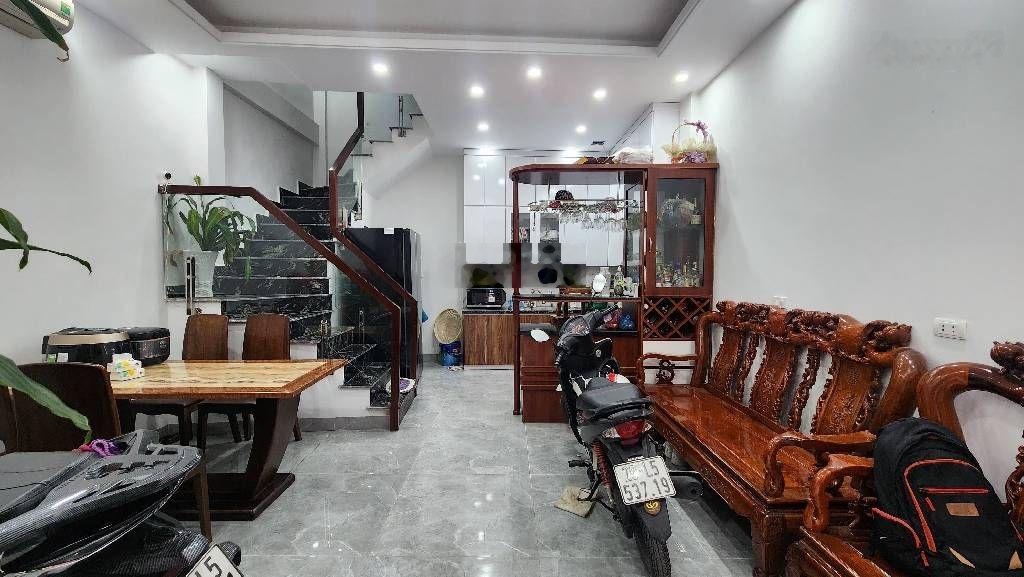 Bán nhà phân lô hồ tùng mậu dt: 40m, nhà: 5t, mt: 5m, giá: 10 tỷ