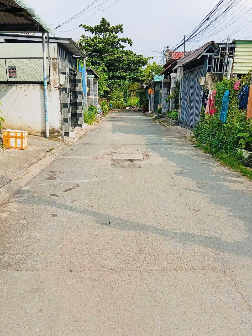 Nhà hẻm xe hơi đường số 8, ngay chợ Long Phước, Q9 - 98m2, chỉ 3.65 tỷ