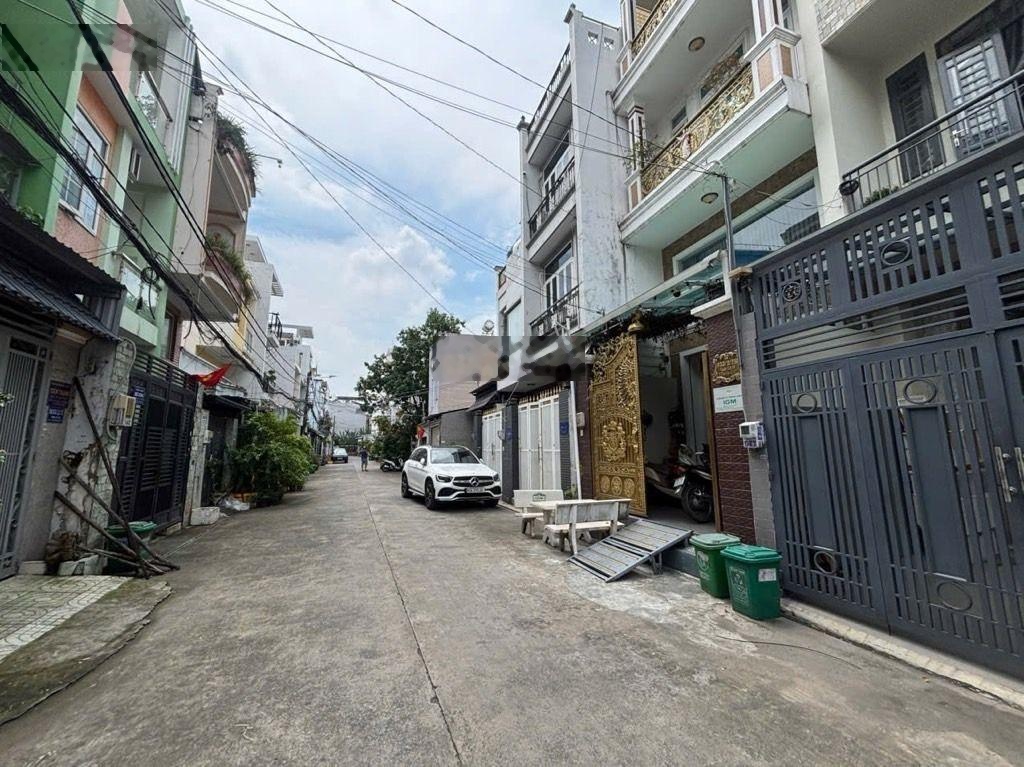 Khu TÊN LỬA NHÀ CỦ MUA TIỆN XÂY MỚI 65 m. 2 Tầng 4 x17 m giá 6,5 tỷ TL HẺM 8 m thô