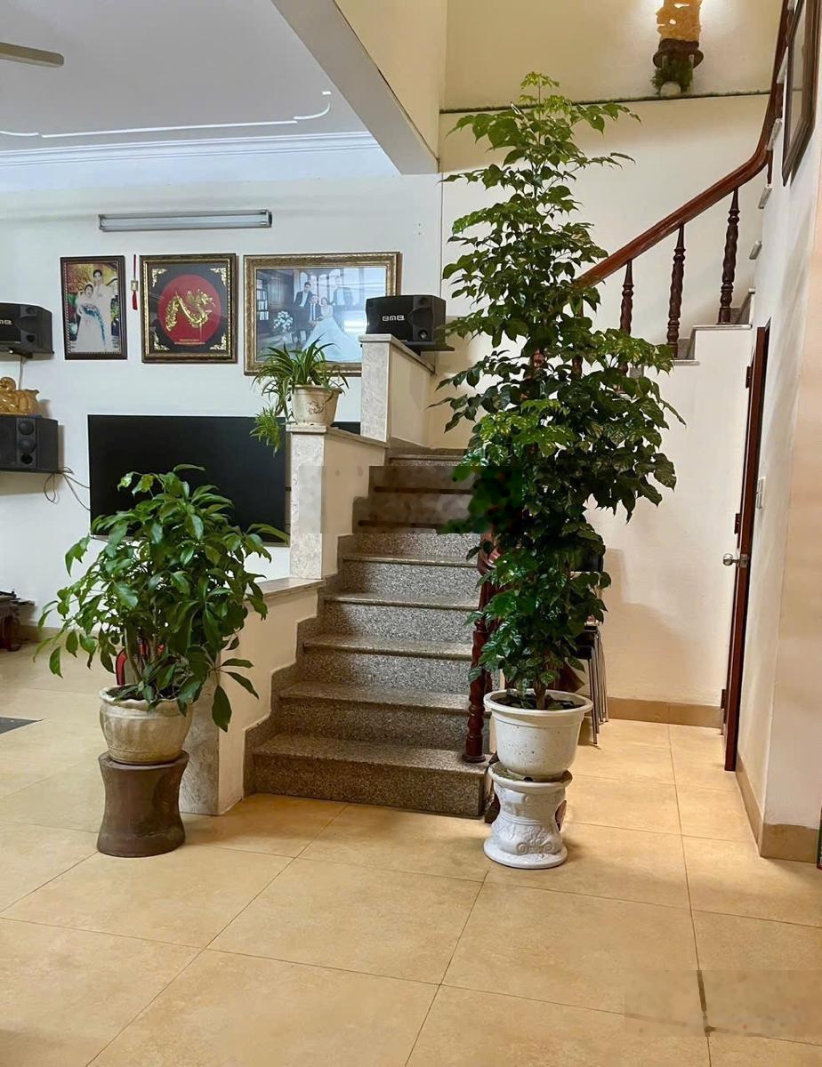 Bán nhà đường hoàng mai; ô tô 07 chỗ; 04 tầng; mt 6.2 m; 20.5 tỷ.