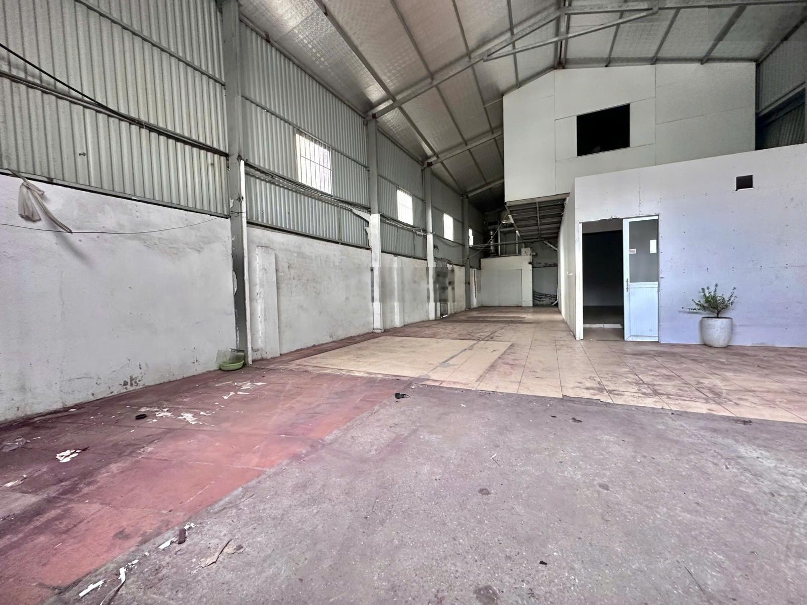 Cho thuê kho Giải Phóng Hoàng Mai DT:160m2 xe 5 tấn đỗ cửa