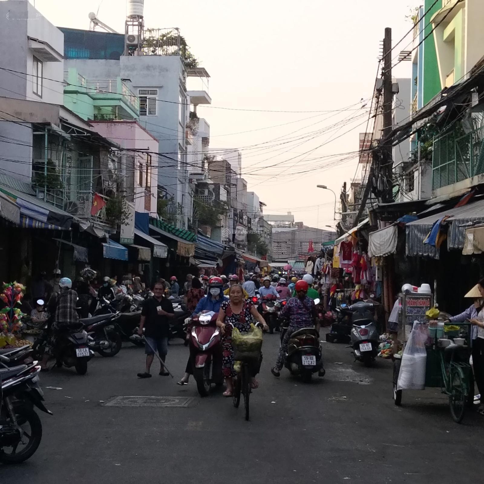 Mua đất tặng nhà nở hậu đường Phạm Thế Hiển - DT 70m2 - giá 5 tỷ - hẻm thông chợ sáng Bùi Minh Trực