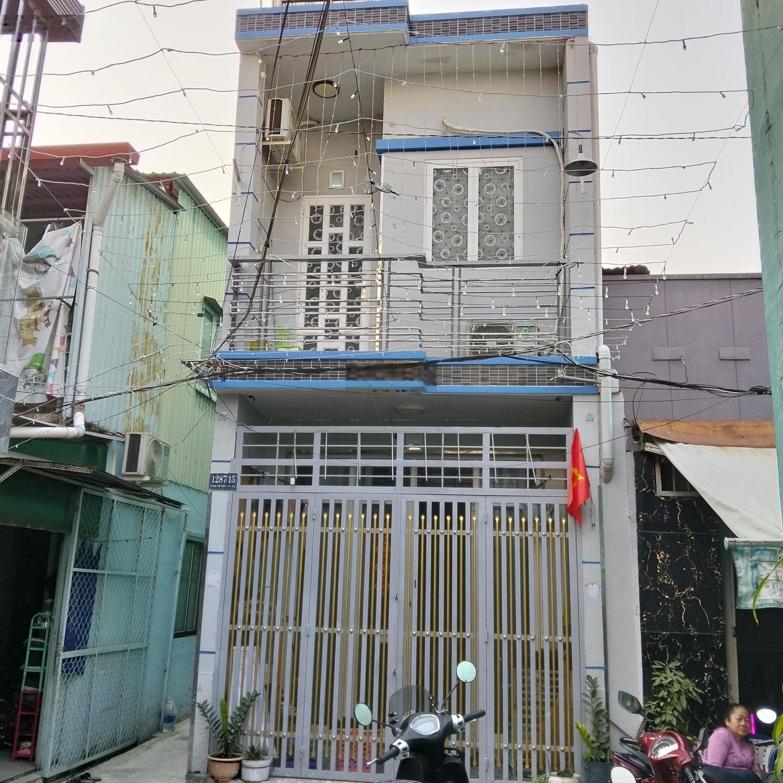 Nhà đẹp 2 tầng ở ngay - hẻm xe tải - phạm thế hiển - gần 50m2 - hoàn công đủ - giá 5 tỷ 4 sát tthc