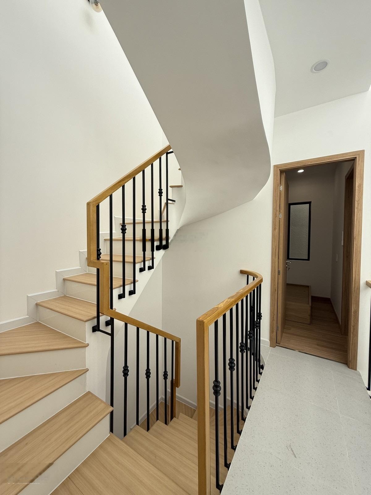 500m ra Aeon Mall Tân Phú - hẻm ô tô tải đỗ công tường nhà 3 tầng 48m2 (4x12m) - 4PN 4WC