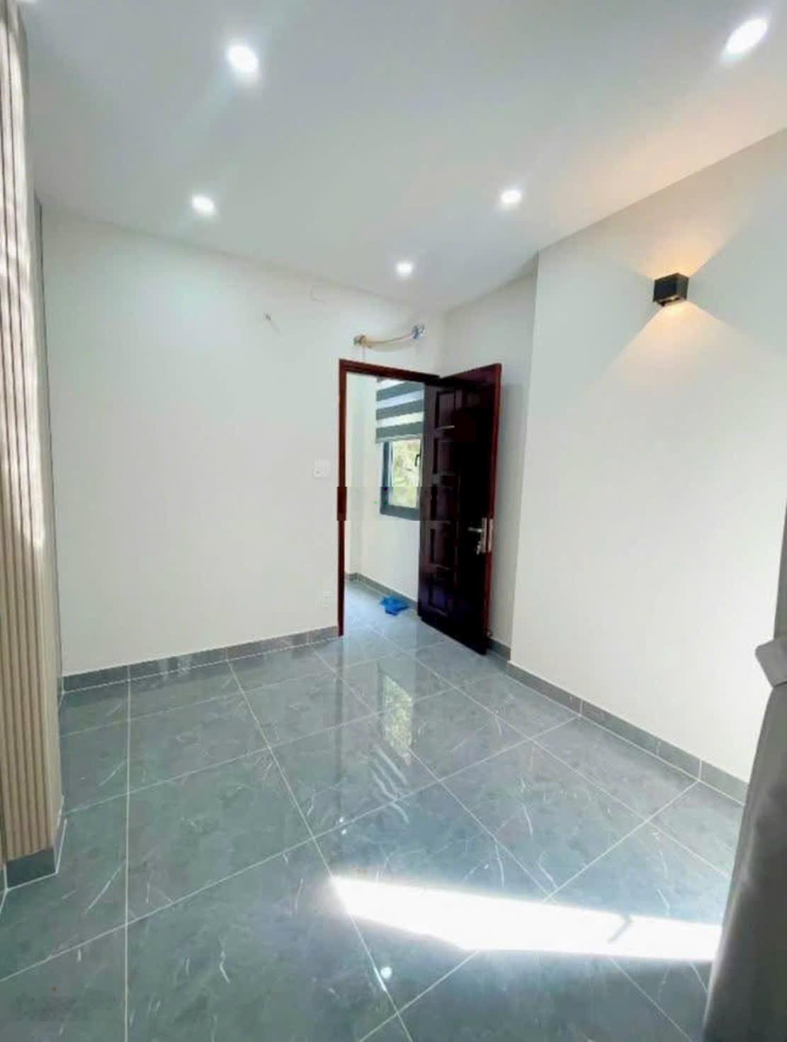 Bán nhà mới 4 phòng ngủ hẻm 331 tôn đản quận 4