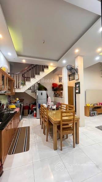 Cho thuê biệt thự ngõ 117 nguyễn thị định 130m x3T