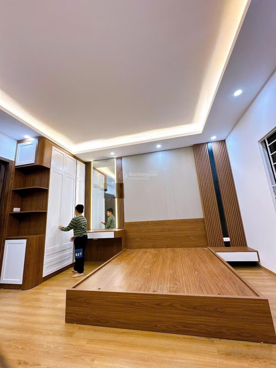 Bán nhà Phạm Văn Đồng, 35m2, 5 tầng, phân lô, nội thất chủ tặng, nhỉnh 5tỷ.