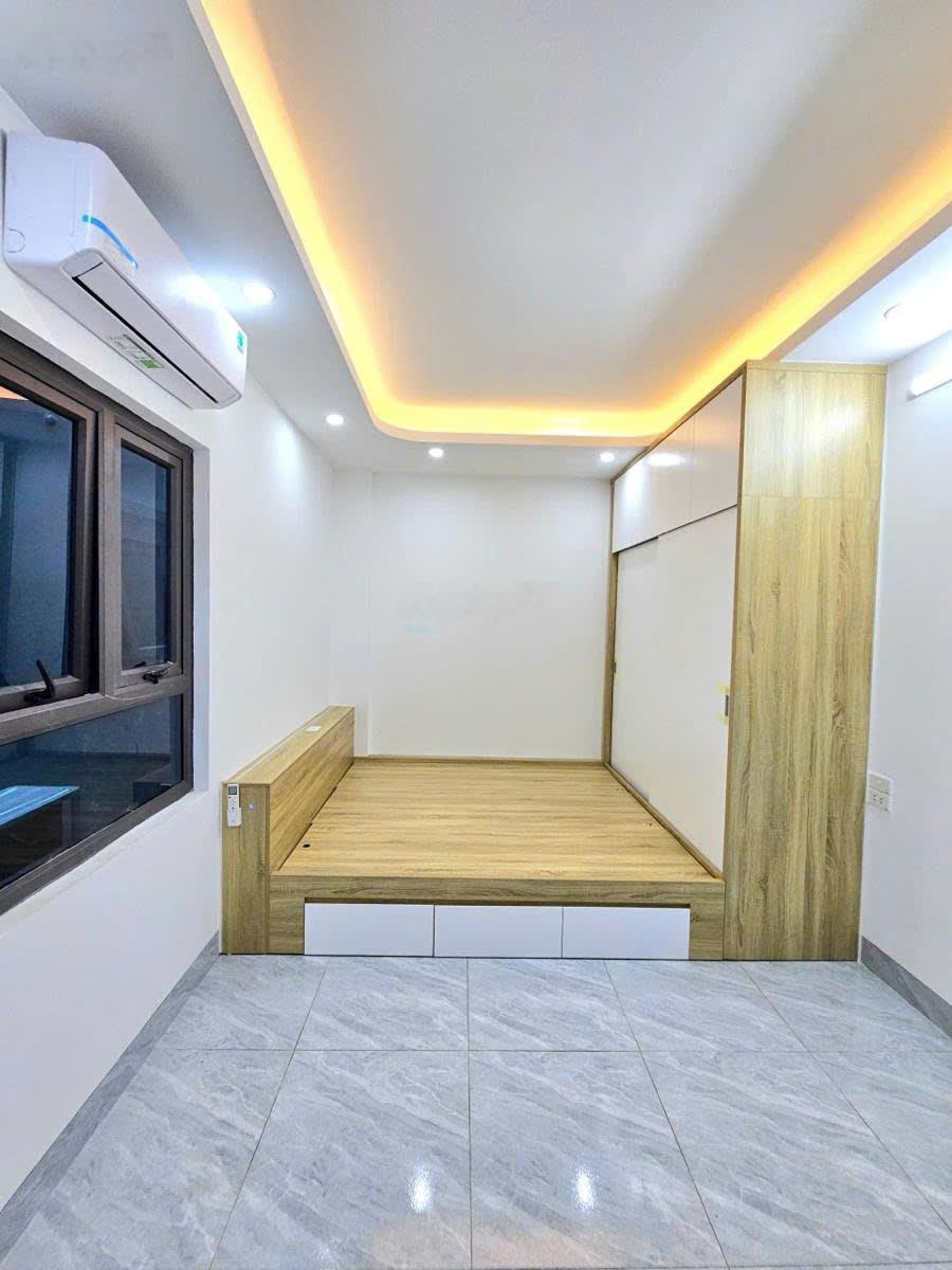 Siêu phẩm "đường cầu diễn"- 6 tầng thang máy xây mới - lô góc - 4 ngủ đủ nội thất - 32