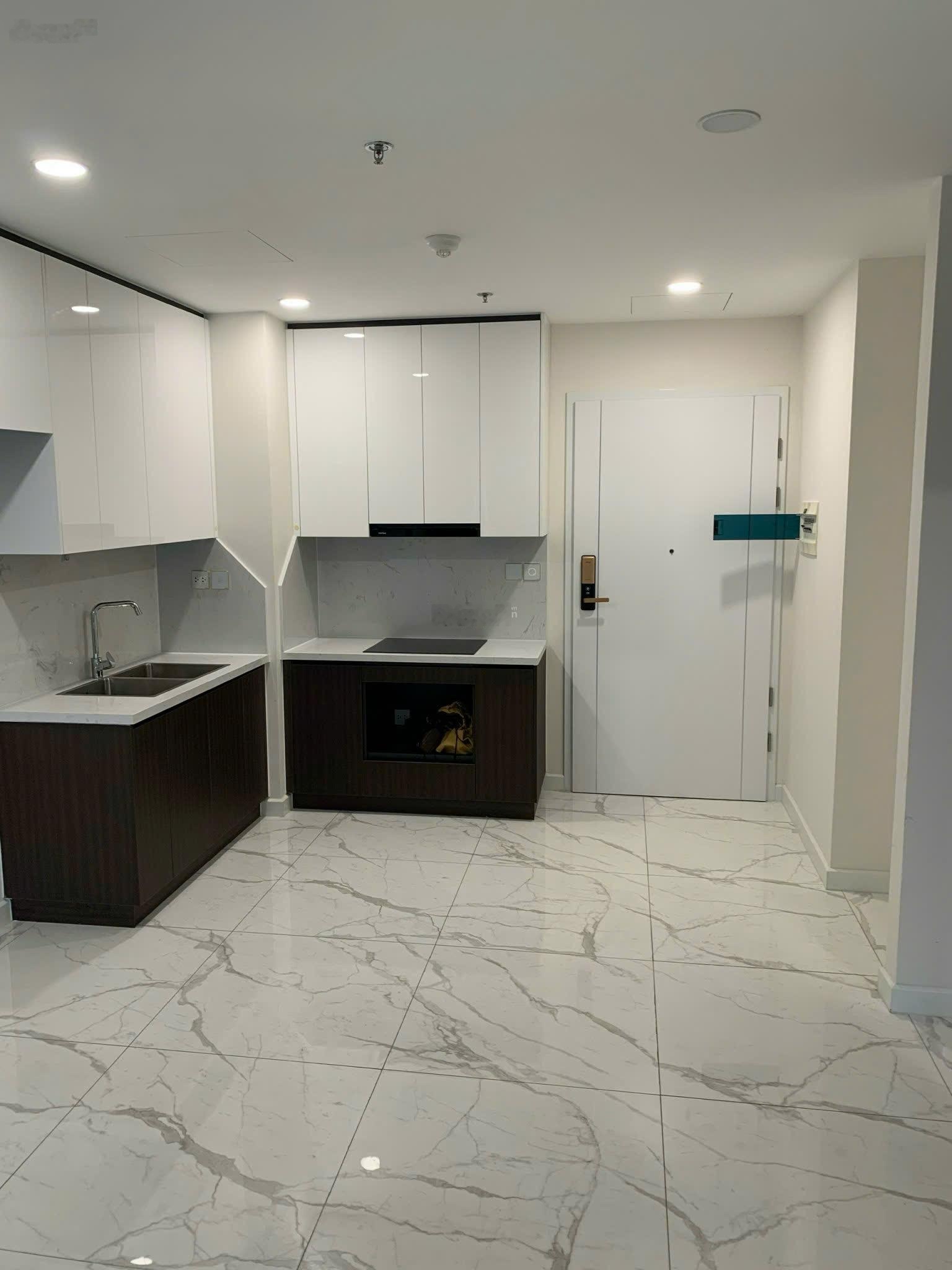 Chính chủ cần bán căn 2PN 2WC Sunshine sky city. Giá 5tyxxx lhe em 078522****