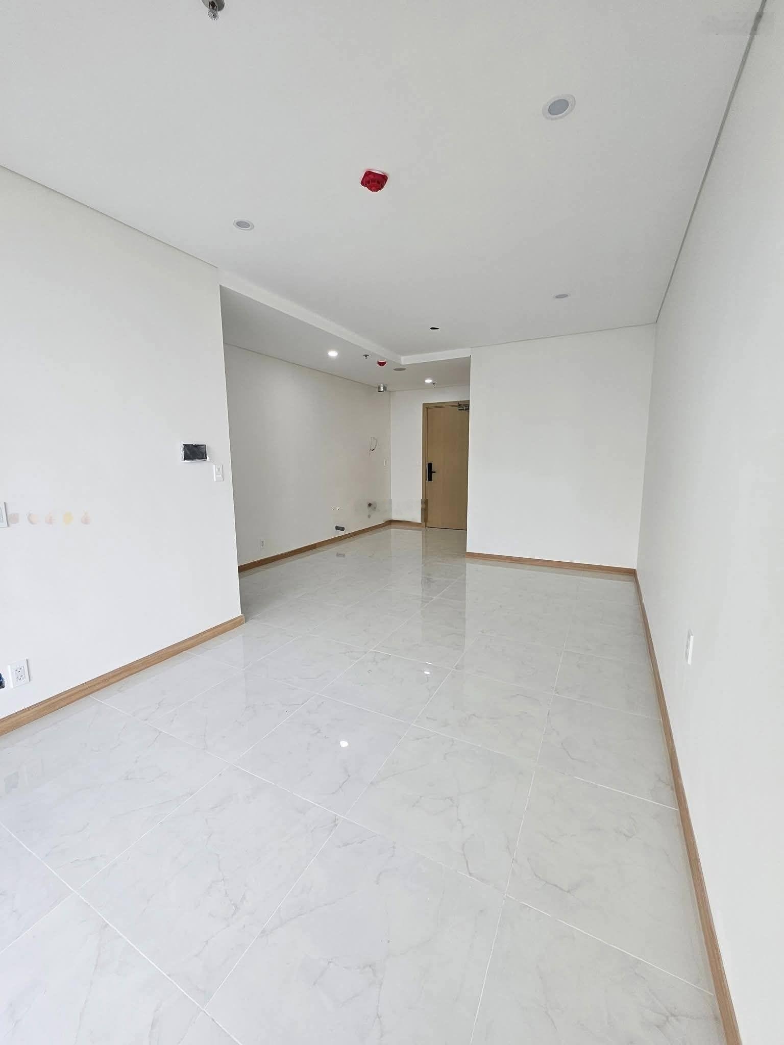 Căn hộ 2 ngủ 2 WC hướng Đông Nam tầng 23, DT 73.8 m2 view CR2 & Vin Marina. Giá 3,45 tỷ ưu đãi 10%