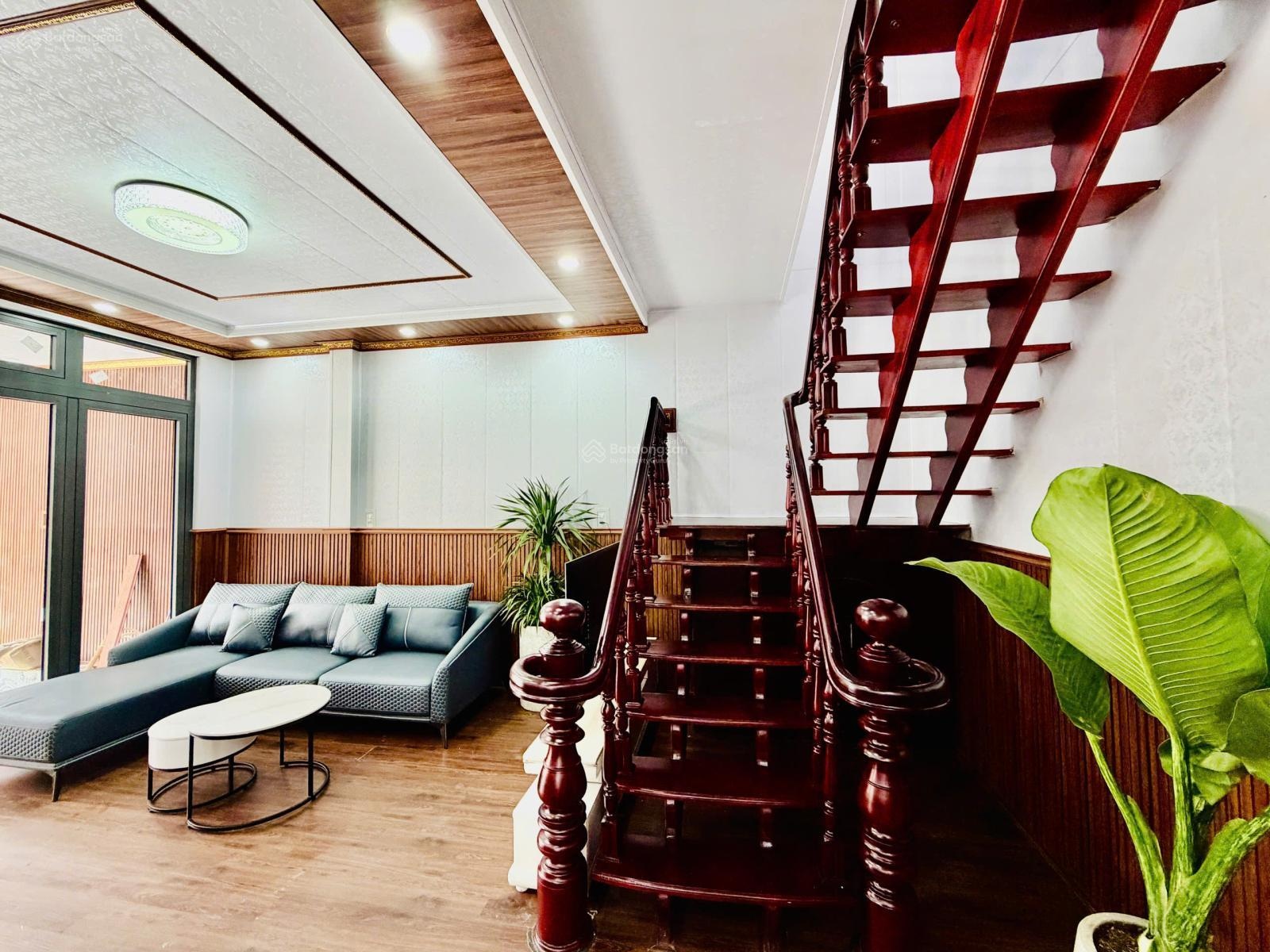 Bán nhà mặt tiền đường chính sổ hồng giá tốt chỉ 7,5 tỷ bán trước tết