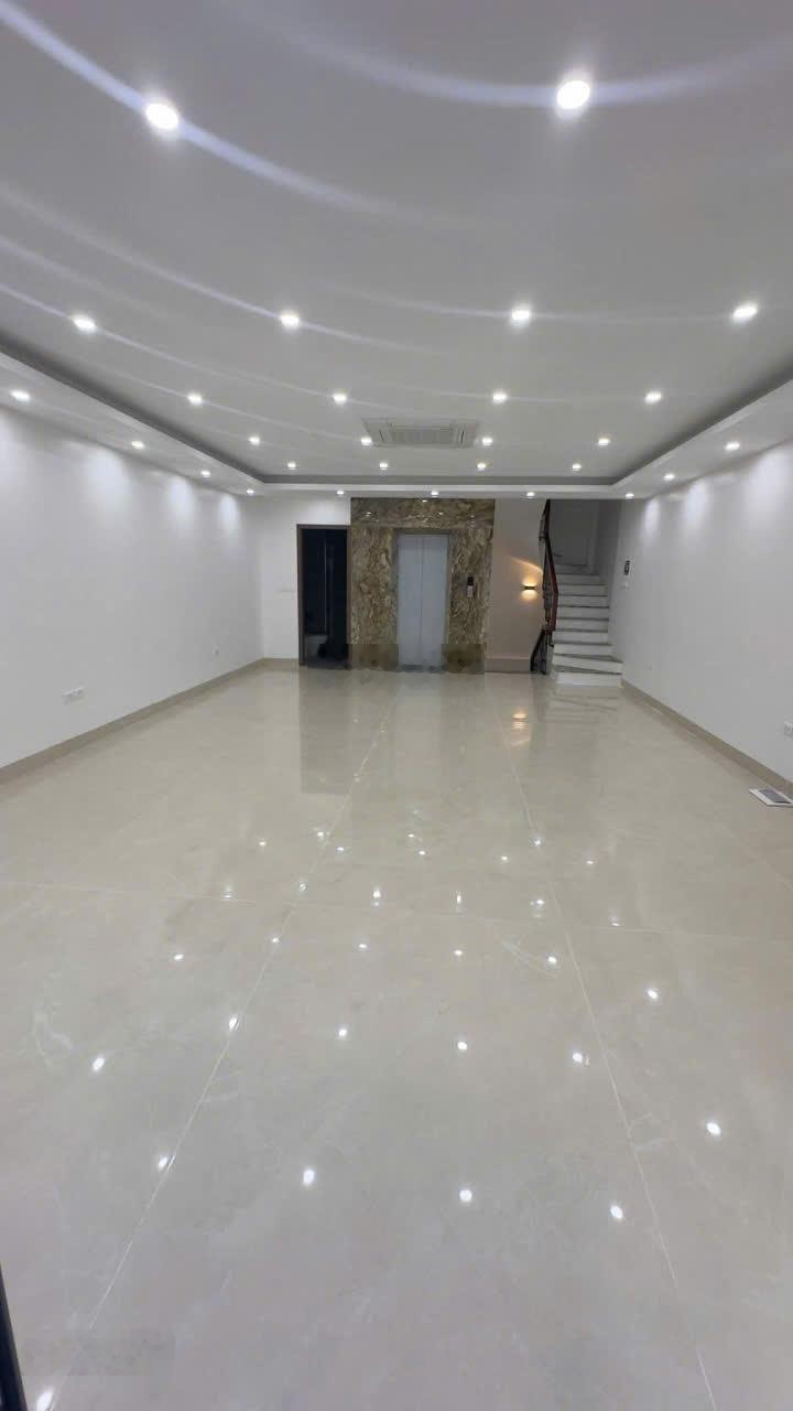 CT nhà A10 đường Nguyễn Chánh, Cầu Giấy, HN. DT 80m, 6 tầng, nhà mới 100% có thang máy. Giá 50tr