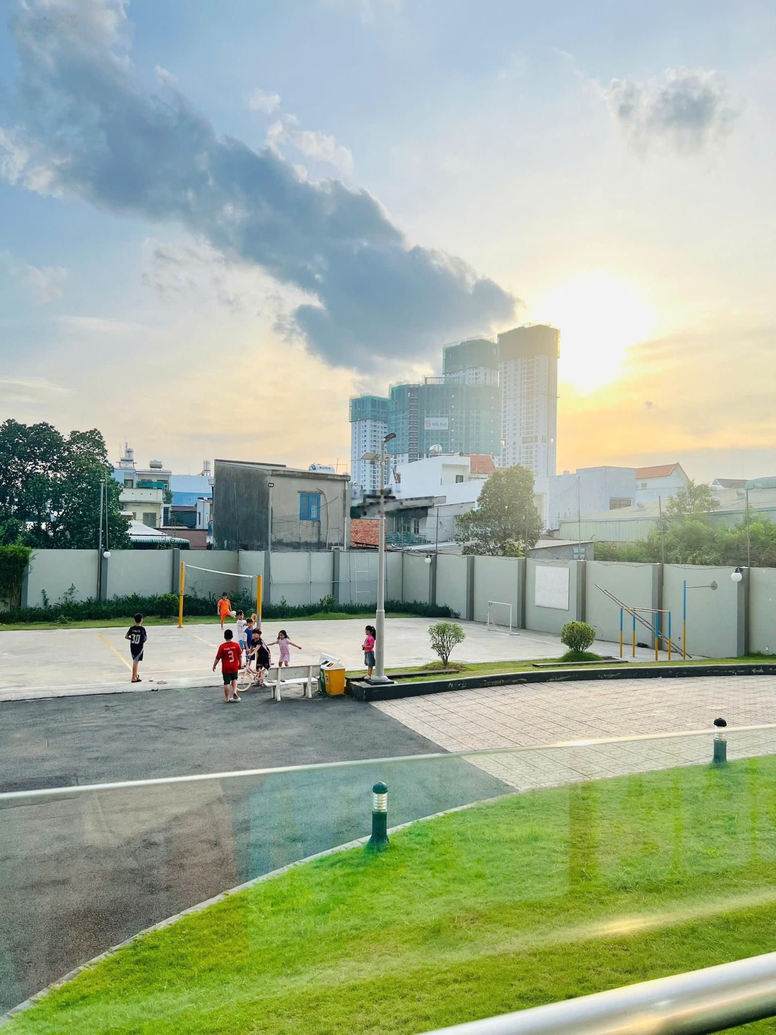 Bcons Green View góc 58m2 2PN full nội thất 2,29 tỷ bao thuế phí - sổ sẵn - sát làng đai học