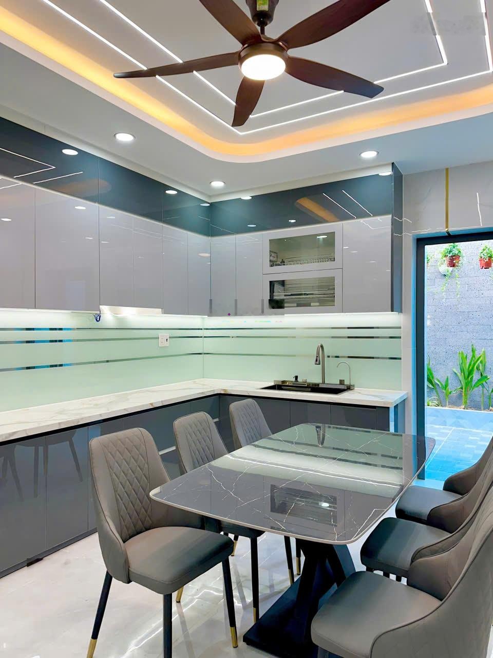 Nhà đẹp, khu đồng bộ, có thang máy, phòng xông hơi