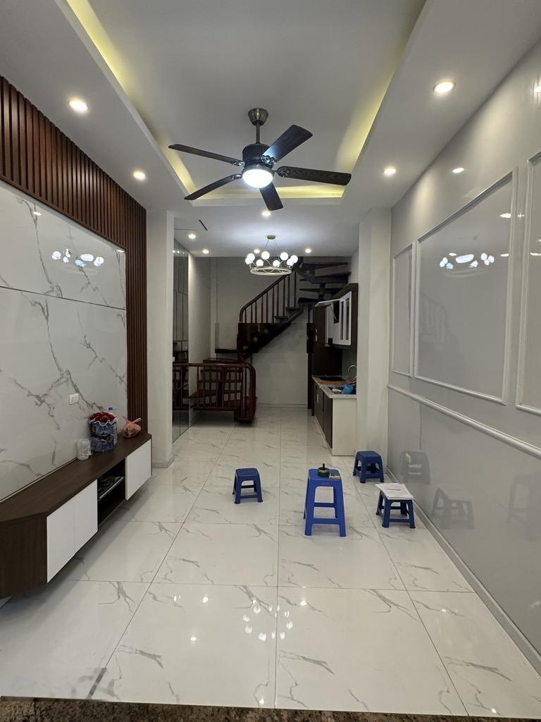 Bán nhà Tạ Quang Bửu, 33m2, 8.2 tỷ, 6 tầng, 10m ra mặt phố, sổ đỏ chính chủ, đẹp, 2 mặt thoáng sáng