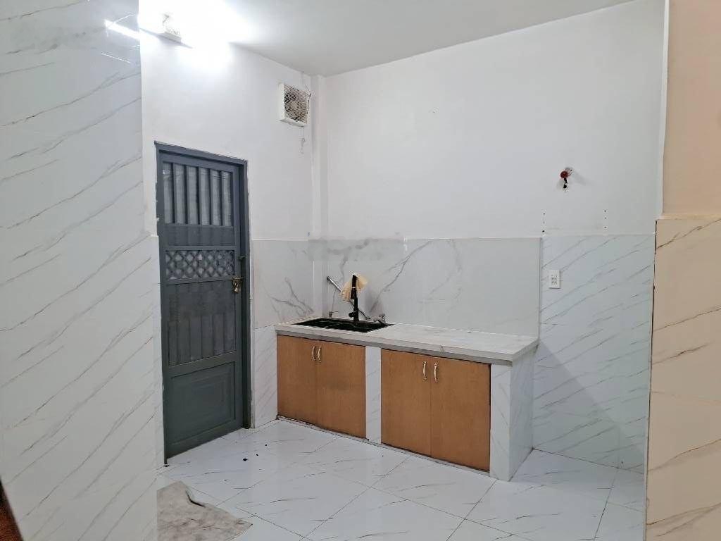 Bán nhà đường Tôn Đản chỉ 3.3tỷ, 1/ ra mặt tiền xe hơi, lụt thông Tôn Thất Thuyết, Nguyễn Tất Thành