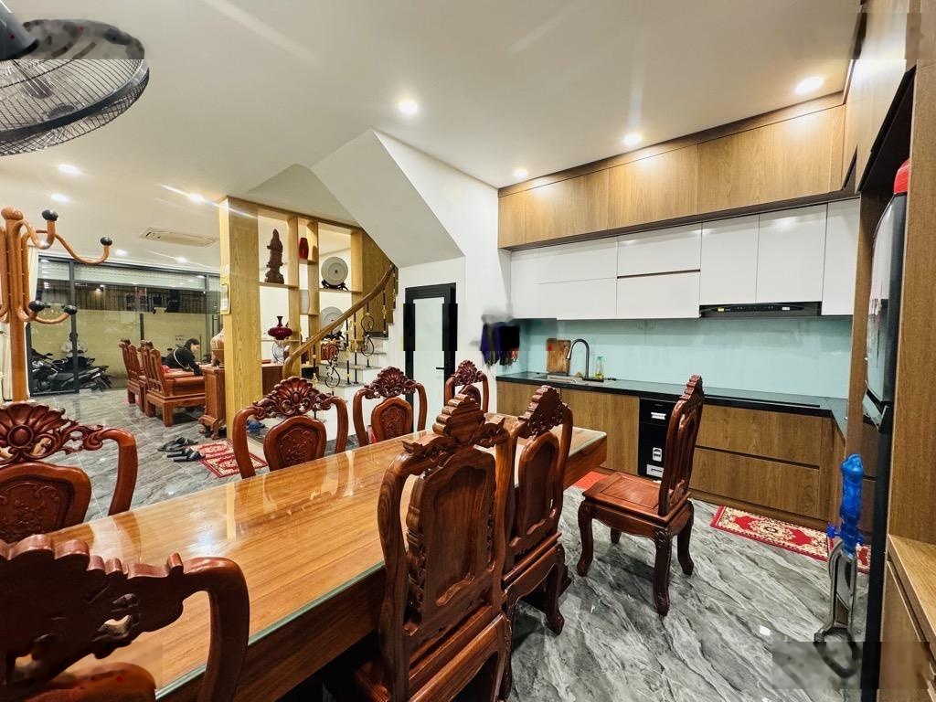 Duy nhất con phố Lê Thanh Nghị, ô tô tránh, sát phố kinh doanh, giá cực tốt