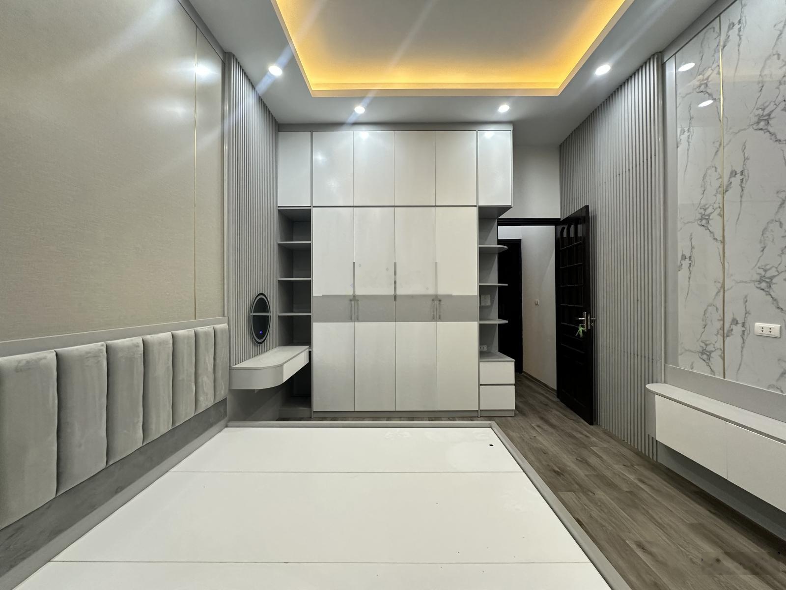 Chính chủ bán nhà P. Bạch Mai, gần phố, ngõ 3 gác thẳng tắp, QH ổn định, full nội thất 37m2 x 5T