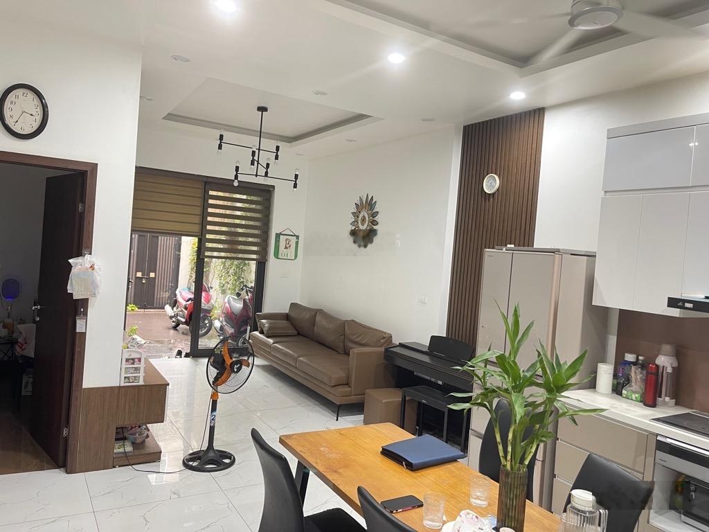 Trung tâm Long Biên-gần cầu Vĩnh Tuy- Dân xây tâm huyết- ô tô đỗ cửa-ngõ nông rộng thẳng chỉ 6.3ty