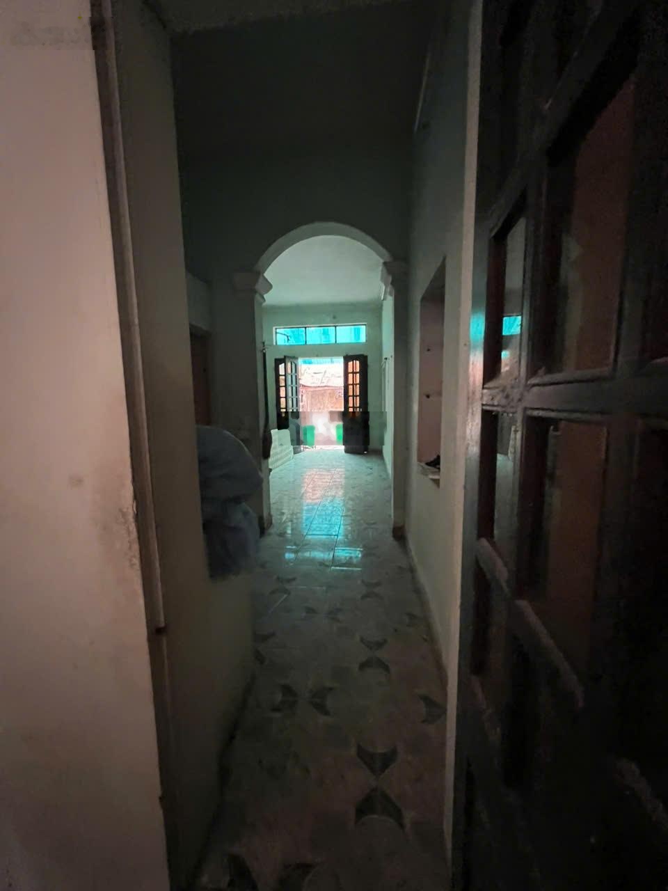 Chính chủ bán nhà ngay mặt đường Ngọc Lâm Long Biên