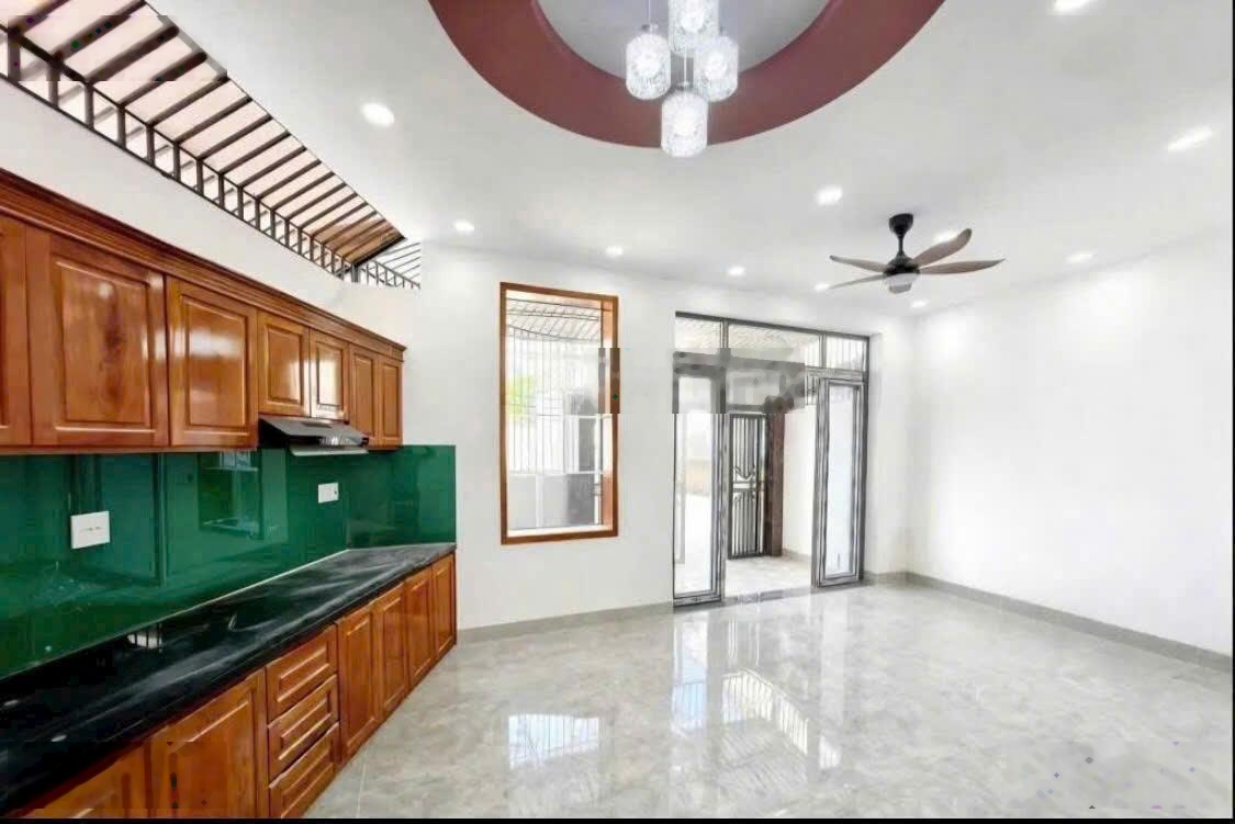 Nhà góc 3 tầng đường ô tô Phước Long, Nam Nha Trang 4PN, gần chợ trường học, giá 4.9 tỷ