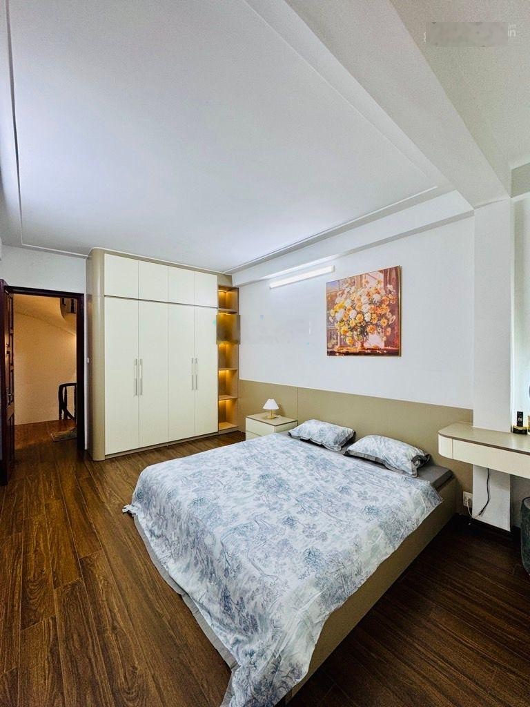 HIẾM, Bán Nhà Tam Trinh, DT 32m Giá 6.9 Tỷ, 10m Ra Ô Tô, 20m Ra Mặt Phố, Tầm Tiền Có 1-0-2 .