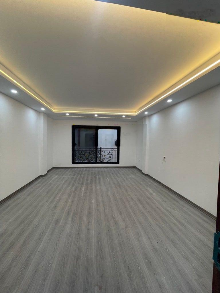 Bán nhà phố Hoa Lư. Gần công viên Thống Nhất. DT 39m2 x 5 tầng thang máy. MT 4,5m. Giá 14,2 tỷ