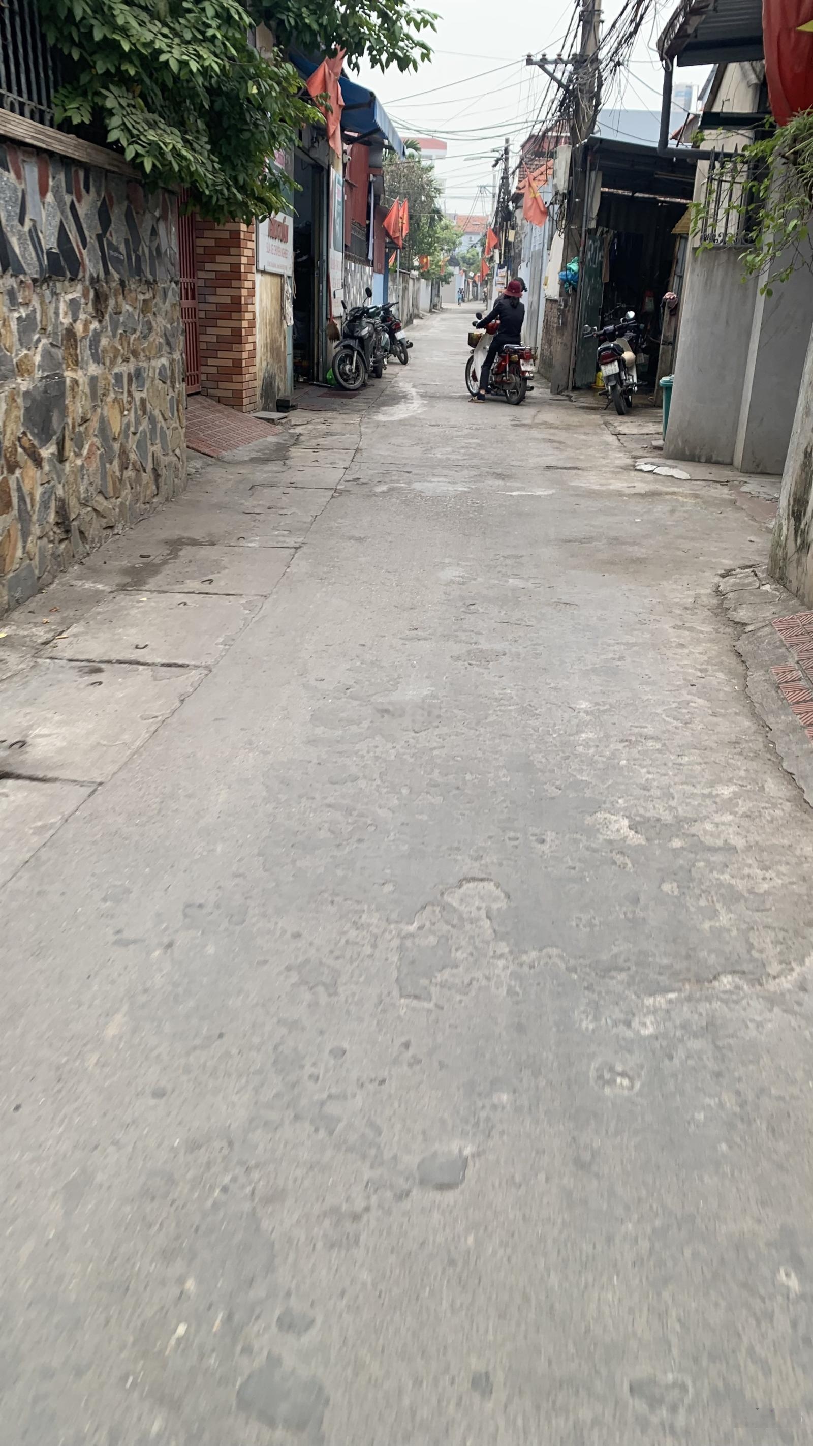 Bán đất thôn 3 vạn phúc - thanh trì: đường rộng xe 7 chỗ đỗ cửa - đất nở hậu đẹp