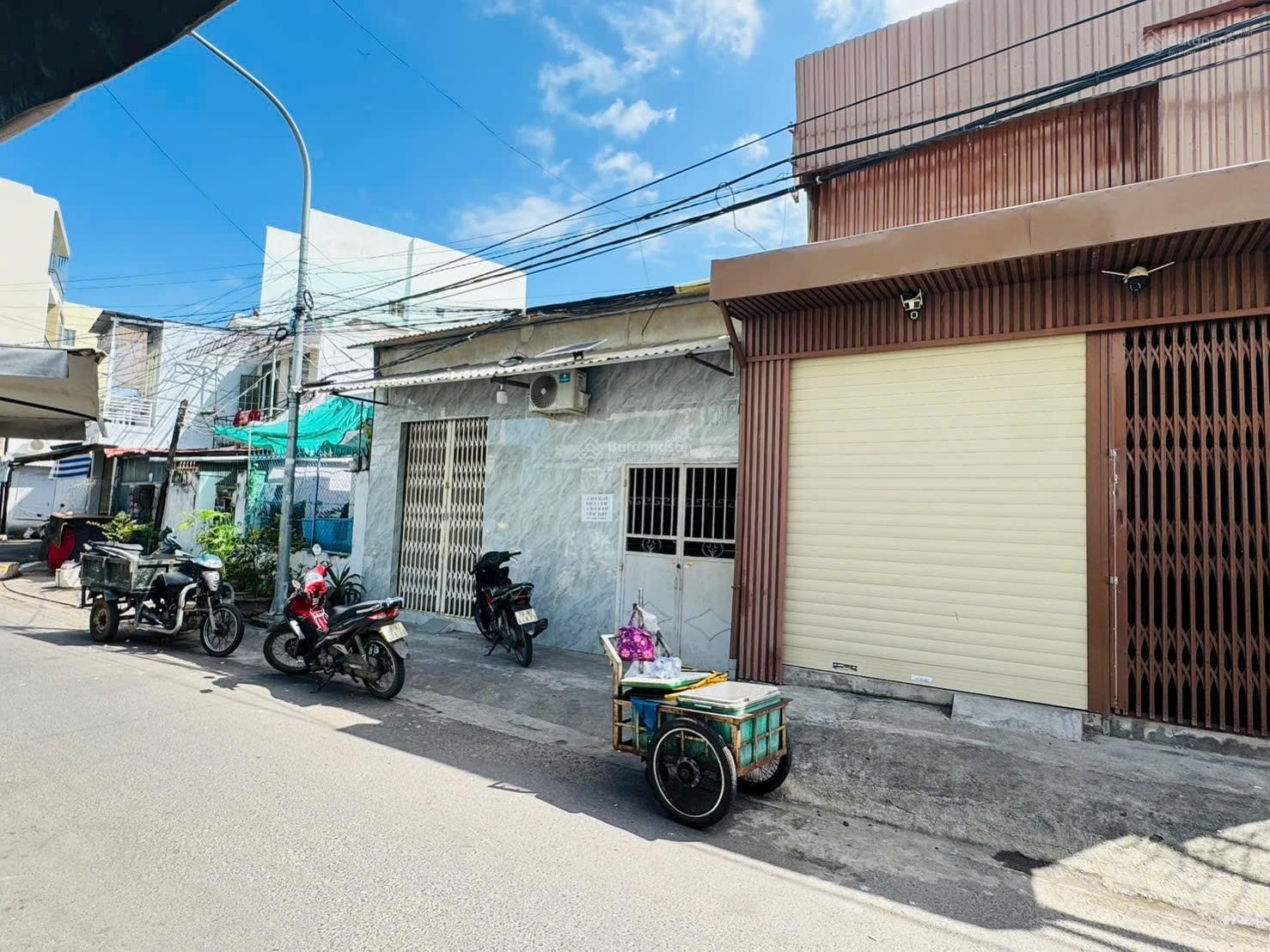 [ Nhà 2 tầng, mặt tiền Vạn Hoà _ ra biển Trần Phú: 100m ] Giá: 5,1 tỷ