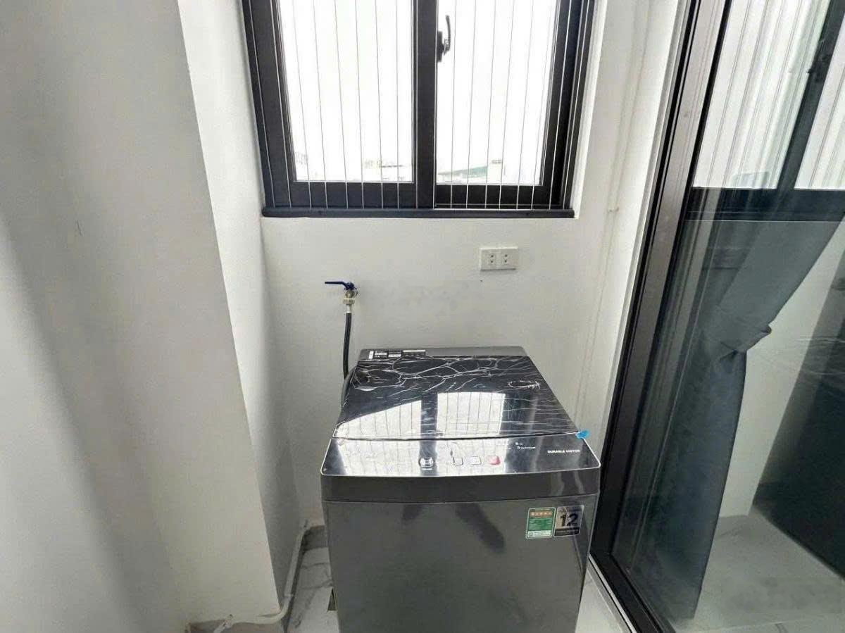 Xây mới-5tầng-8 phòng-thang máy-dòng tiền 500tr/năm-trần quốc vượng-dịch vọng hậu-cầu giấy-hơn 9 tỷ