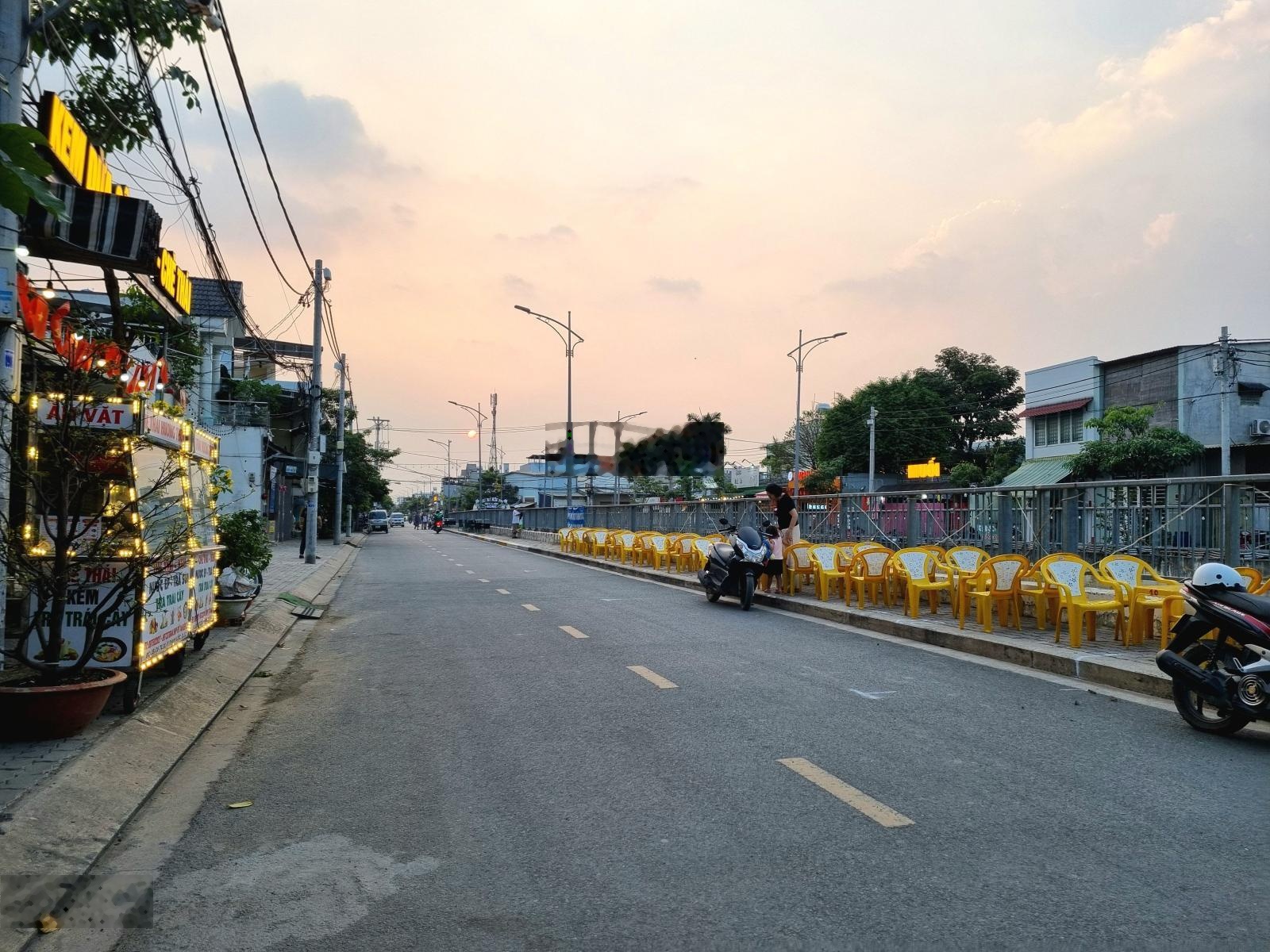 Mặt tiền Thạnh Lộc 19, dt 5x34m full thổ, ngay khu Chợ Đêm Ẩm Thực, cách sông Sài Gòn 200m.