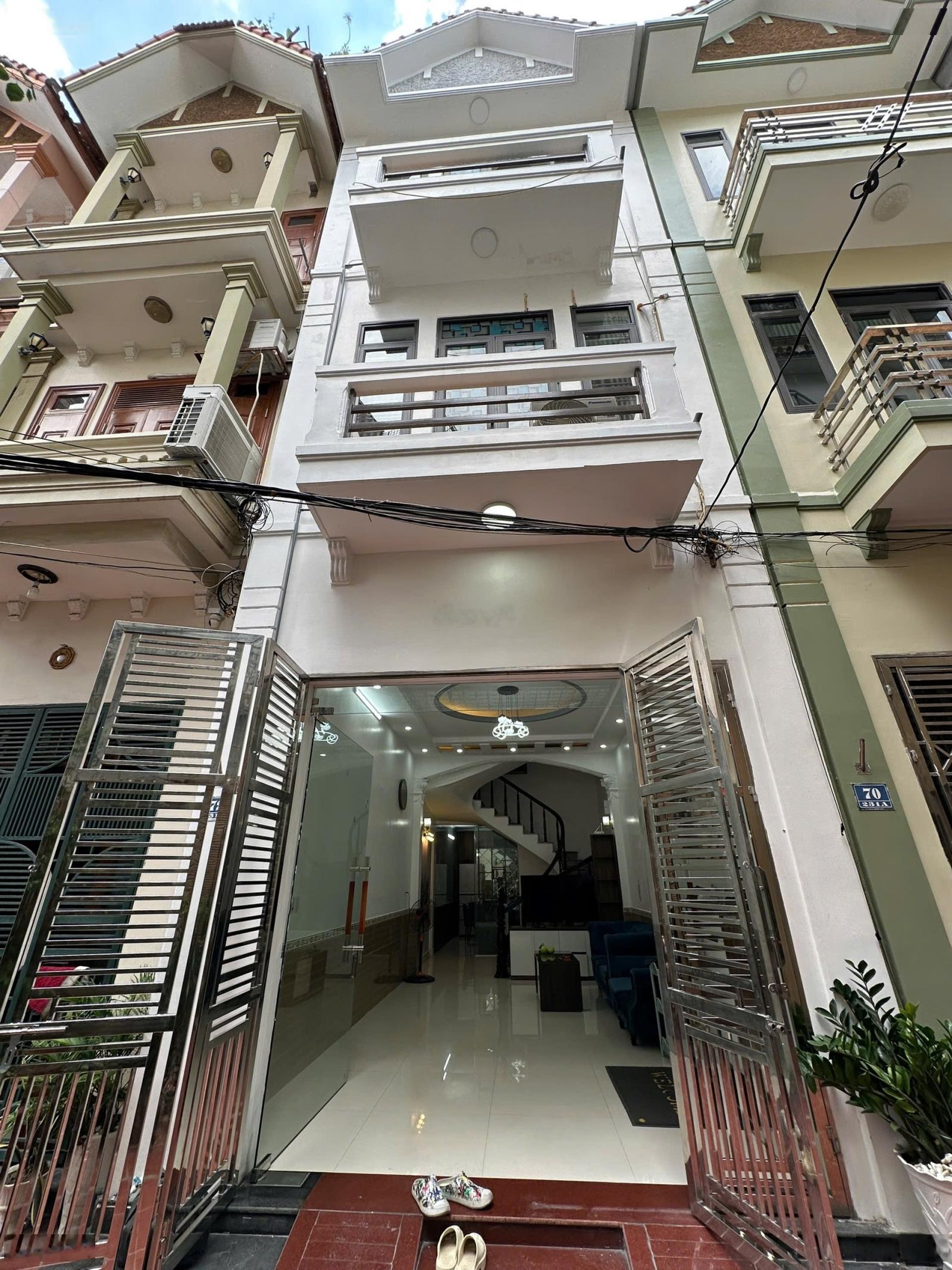 Bán nhà 4 tầng Văn Cao vị trí đẹp diện tích 53m có 5 phòng ngủ cho thuê giá tốt oto đỗ cửa