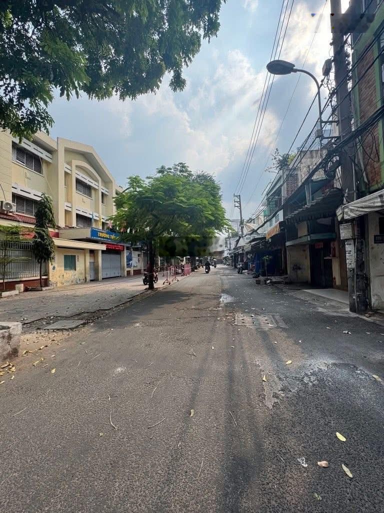 Lê quang sung ,gần trường tiểu học chi lăng ,quận 6,hẻm xe hơi thông , 44m2 ,3 tầng, chỉ 8 tỷ tl