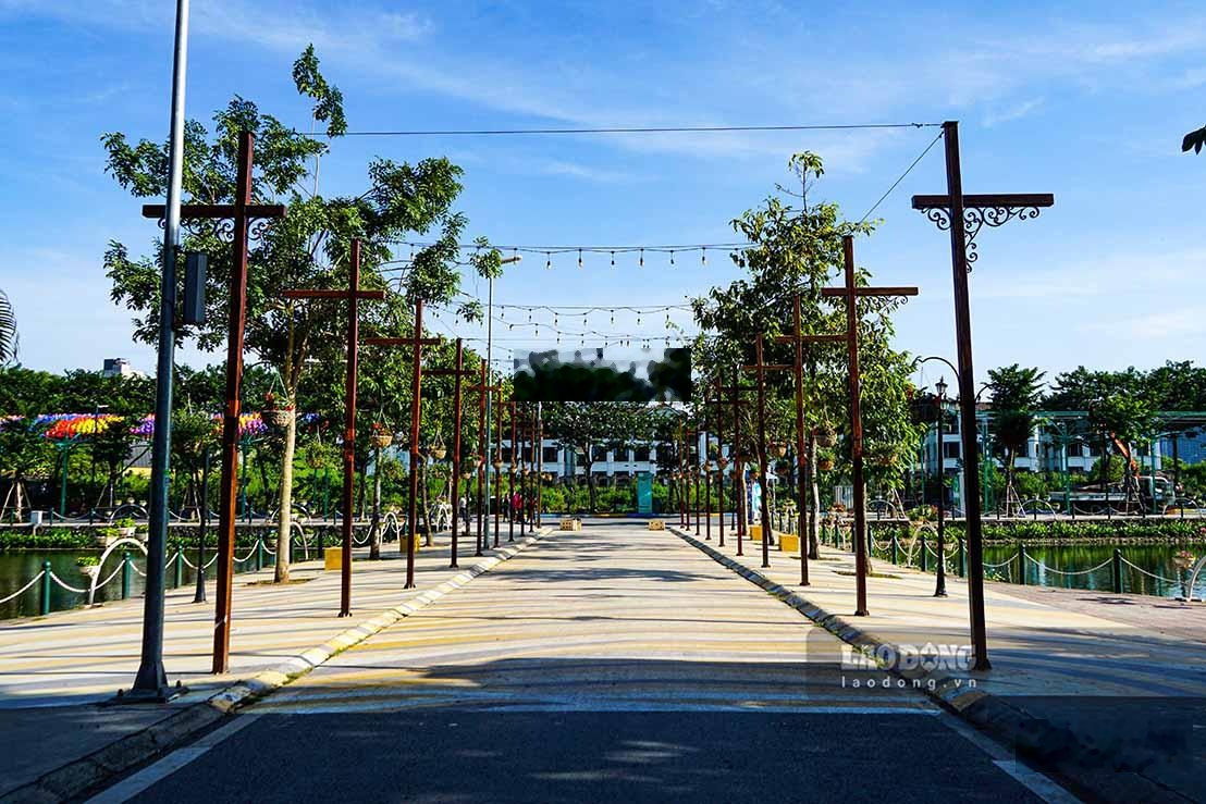 Bán gấp Nhà mặt phố Trịnh Công Sơn Tây Hồ , diện tích 120m2, kinh doanh cực đỉnh