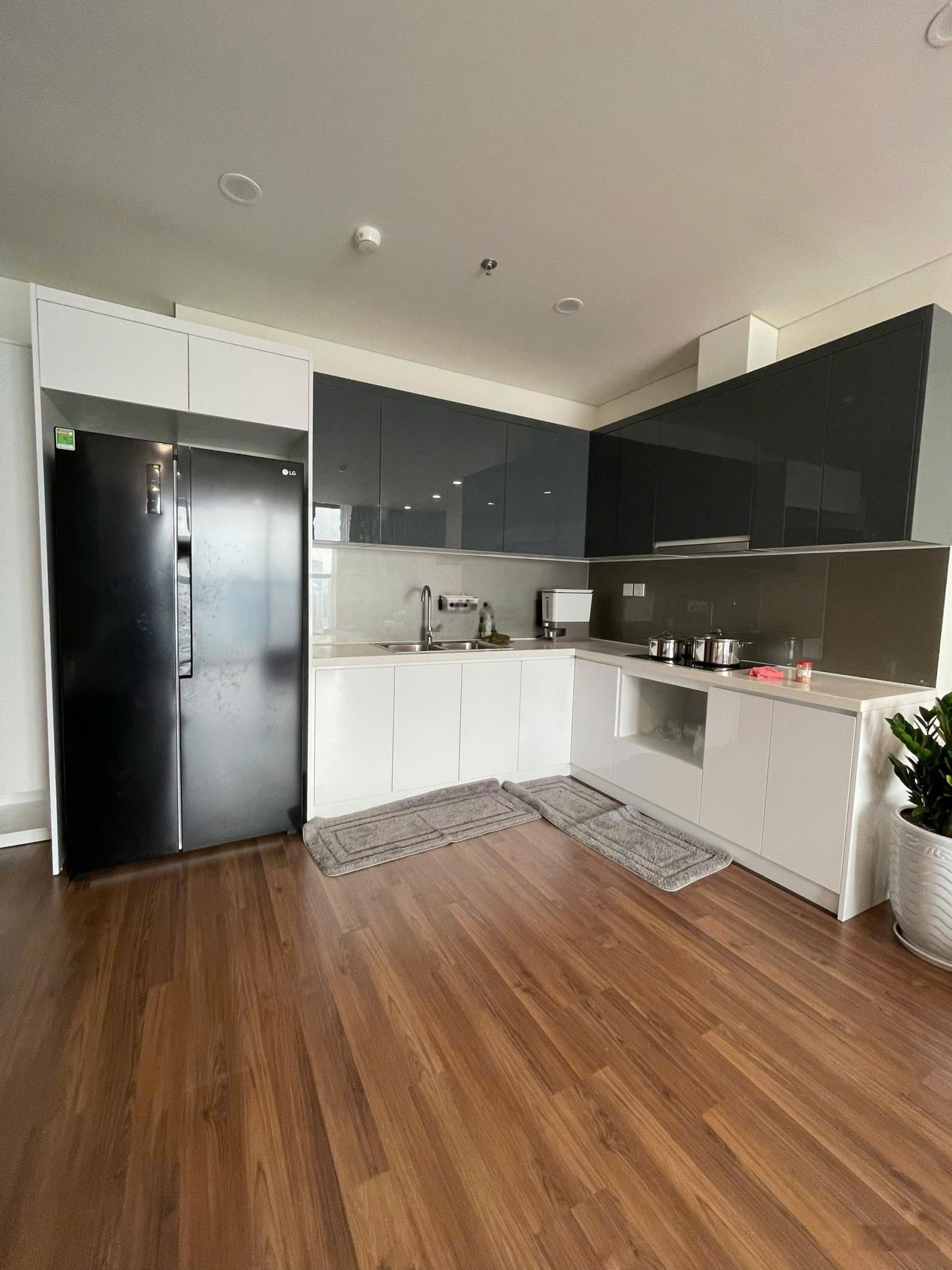 Giá cực tốt 14.3 tỷ nhận ngay căn 3pn 109.8m hướng nam view city, tặng full nội thất vào ở ngay