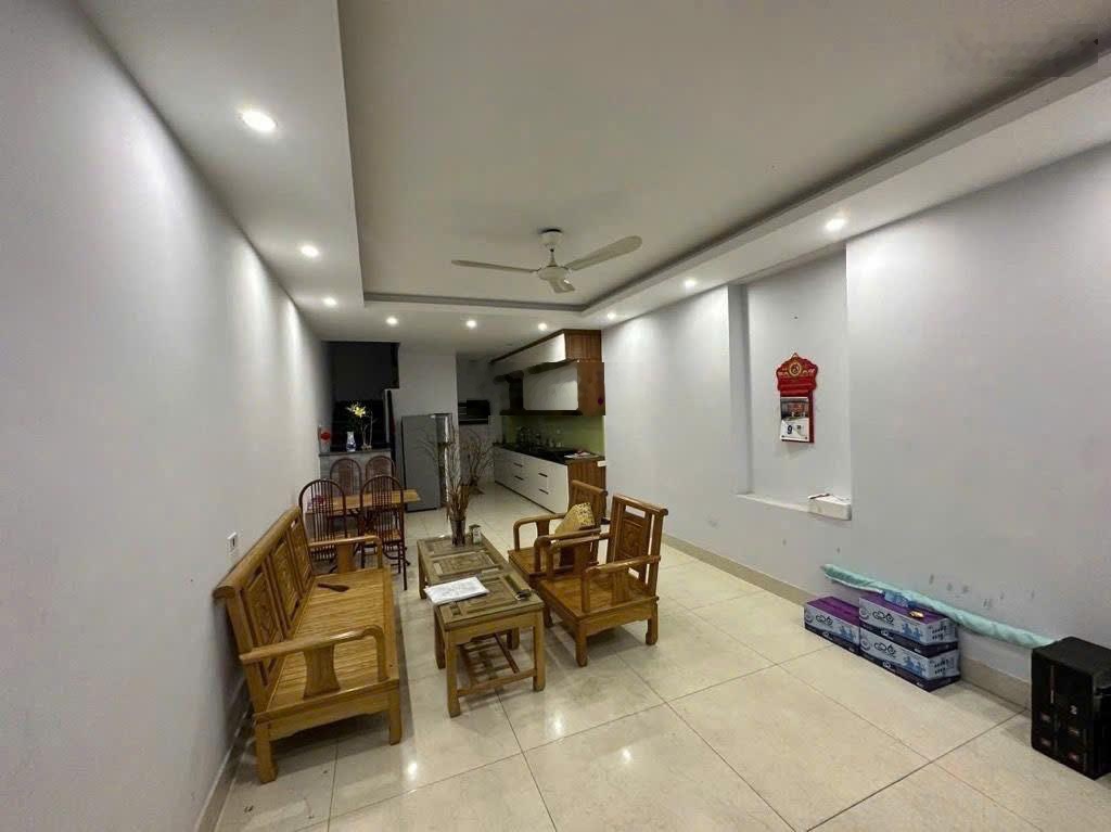 Bán nhà phố lê trọng tấn 45m2 tròn 12tỷ mặt tiền rộng thoáng trước sau vài bước ra ô tô