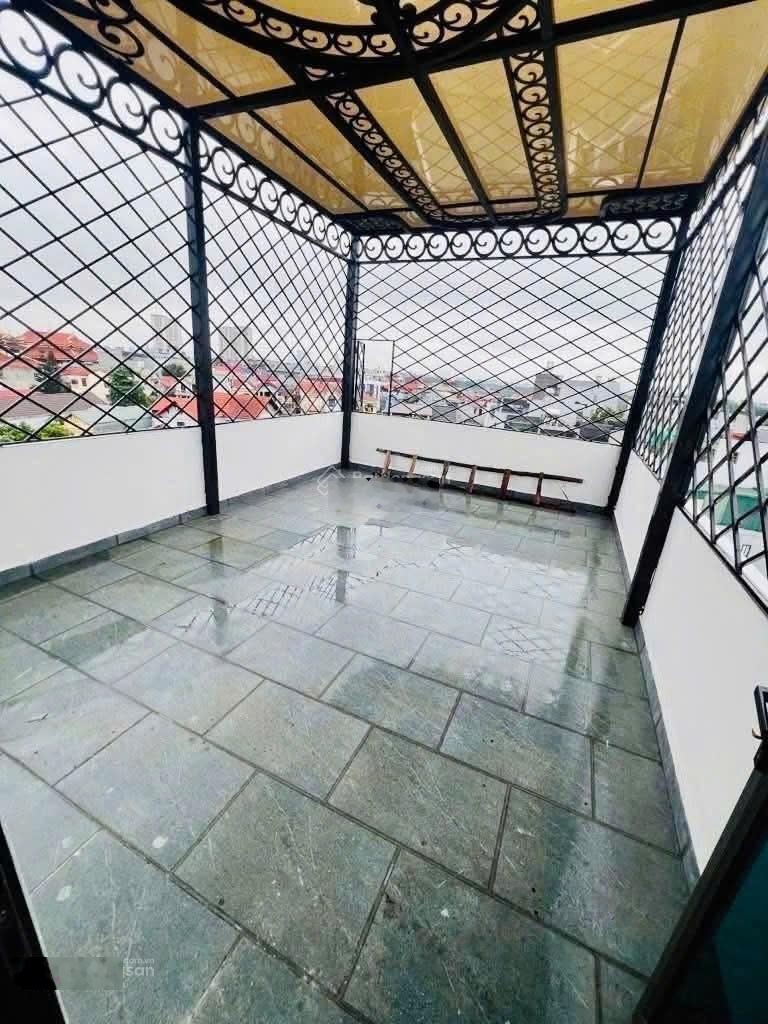 Nhà mới tháng máy tại long biên 47m 6 tầng ô tô đỗ cửa nội thất cơ bản