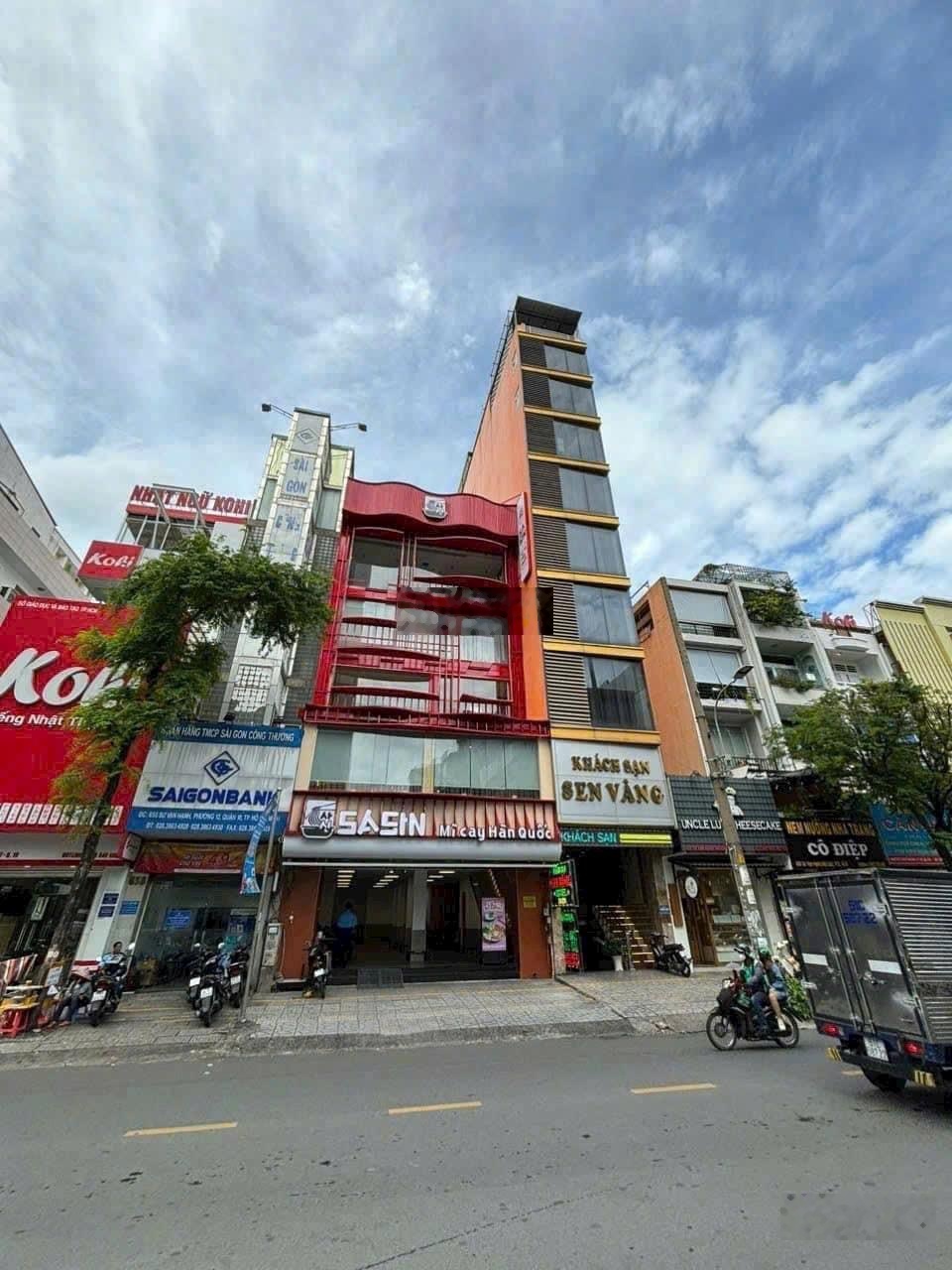 BÁN GẤP - SIÊU KHAN HIẾM nhà MT Lạc Long Quân, Tân Bình, 8x30m, 2 tầng HĐT 150tr, giá 35 tỷ