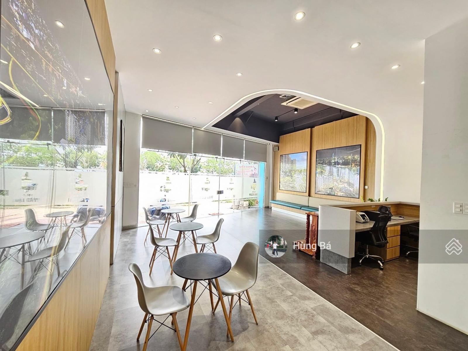 Siêu phẩm sân bay ! Bán nhà 7 tầng mặt tiền Cửu Long - DT: 8 x 22m - HĐT: 163 triệu. Giá chỉ 49 tỷ