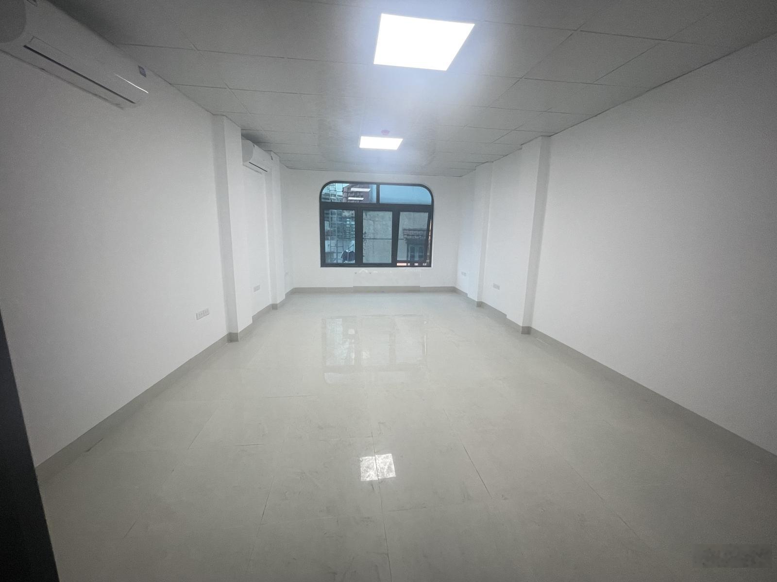 Cho thuê văn phòng 45m2 đường Thiên Hiền giá 5tr5