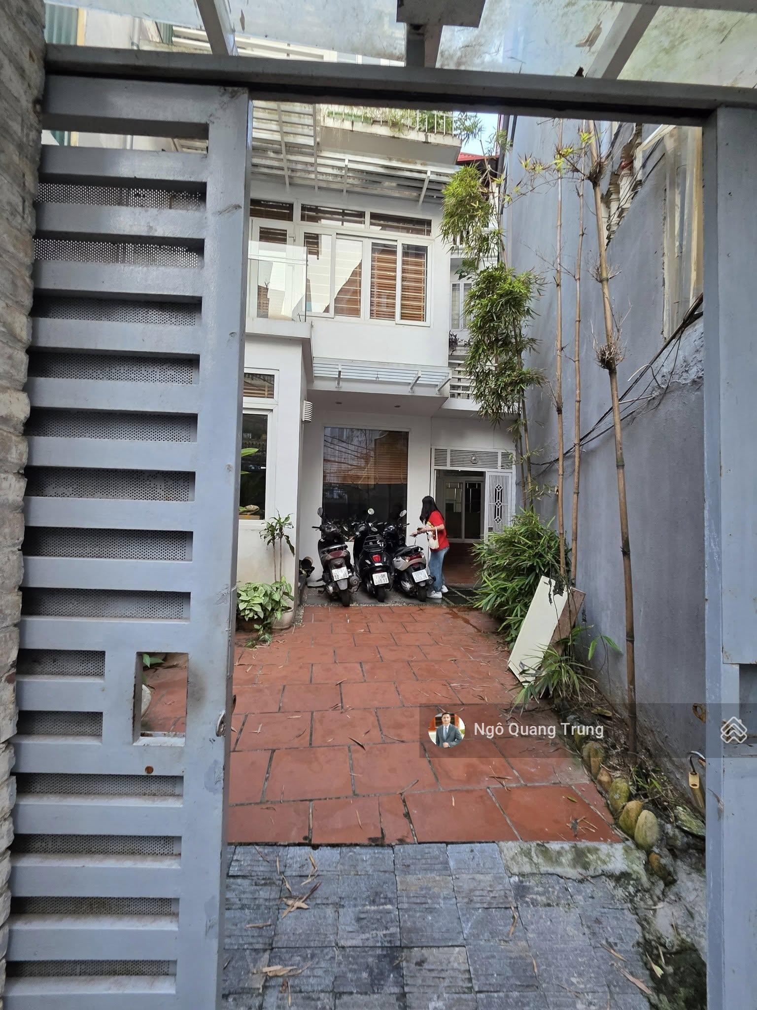 Ngon bổ rẻ mặt ngõ Đội Cấn, đang cho thuê 22 tr/th, chủ nhà cần tiền làm ăn nên bán giá rẻ như Bún