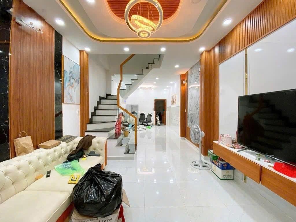 Cô Ý đi Úc bán nhà Thủ Khoa Huân-Bến Thành-Q1, gần chợ Bến Thành. 4tỷ 72m2 đang cho thuê 27 tr/th