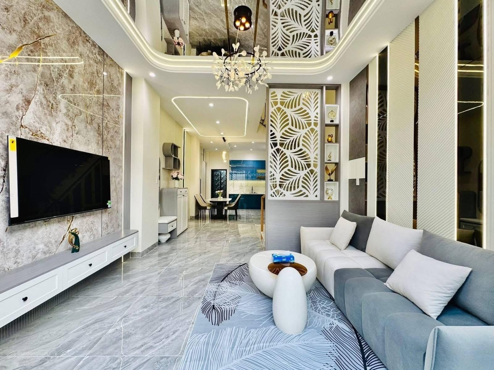 Hẻm ô tô đỗ cửa - tặng full nội thất - 6.8 tỷ thương lượng. Diện tích gần 60m2