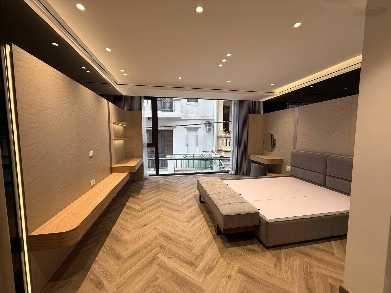 Bán nhà Giang Văn Minh, DT 55m*7T-MT 5,5m-Giá 24,5 tỷ. Trước nhà ô tô tránh,đỗ, nhà mới, thang máy.