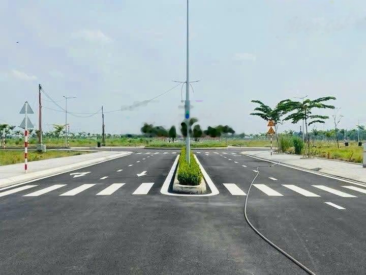 Siêu phẩm vip đô thị công nghiệp về tp.hcm 10p - duy nhất 1 nền 1tỷ350/70m2 - mặt tiền 14m - sổ sẵn