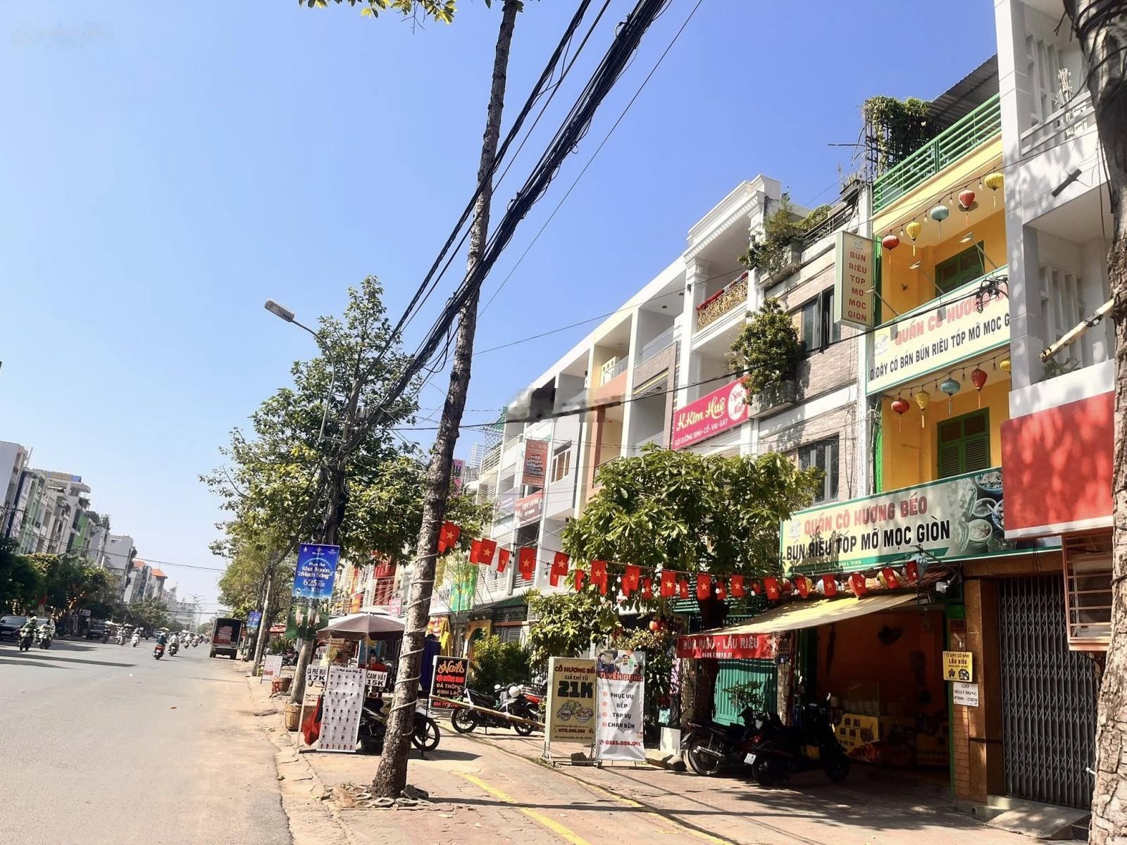 Nhà Tạ Quang Bửu Quận 8, hẻm 6m, 4x18m, 10 tỷ